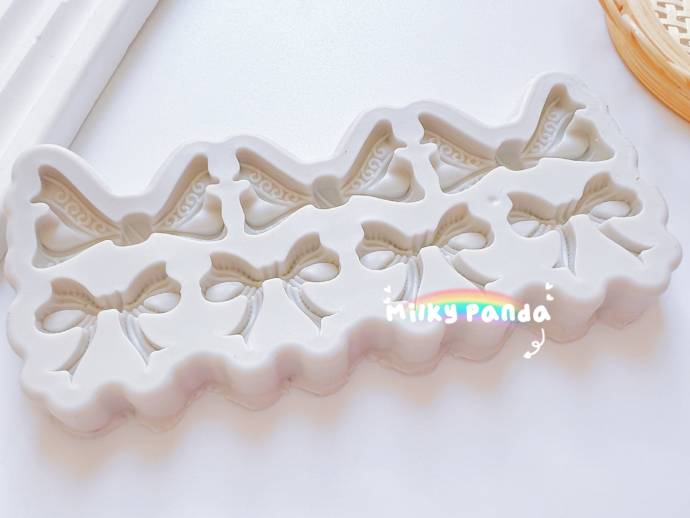 Bow icing mould
