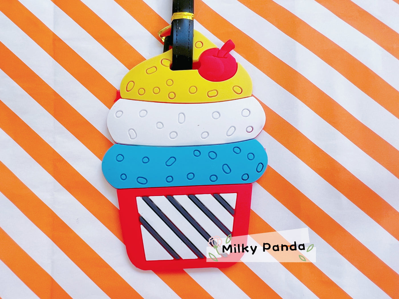 Cake luggage tag
