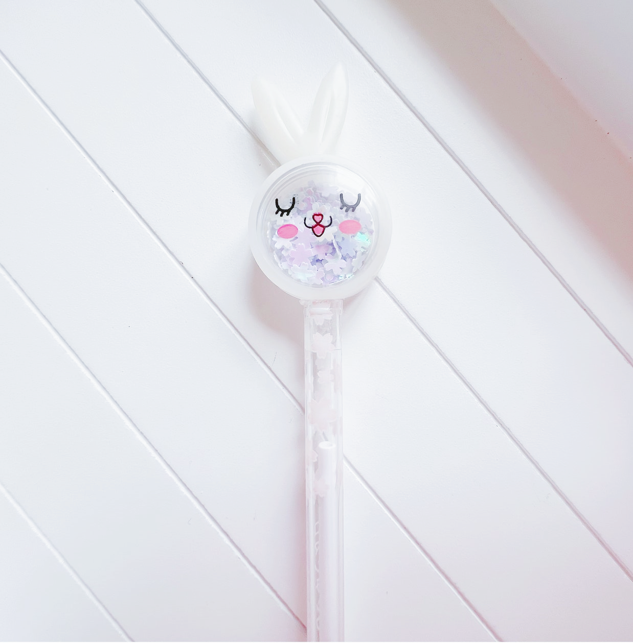 Bunny shimmering flakes pen