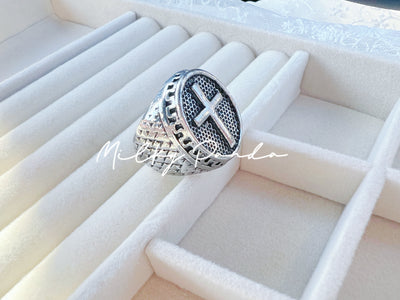 Chunky Cross Ring