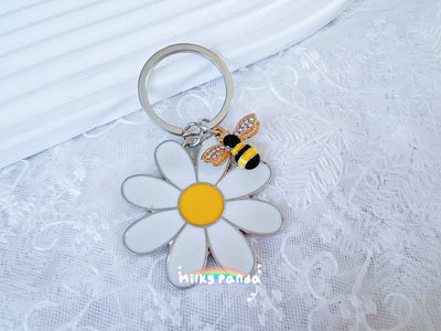 Bumble Bee & Daisy Keyring