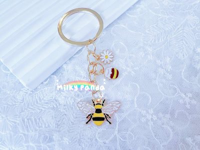 Bumble Bee & Daisy Keyring