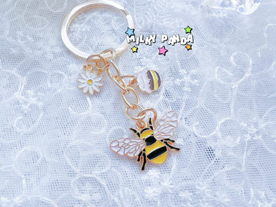 Bumble Bee & Daisy Keyring