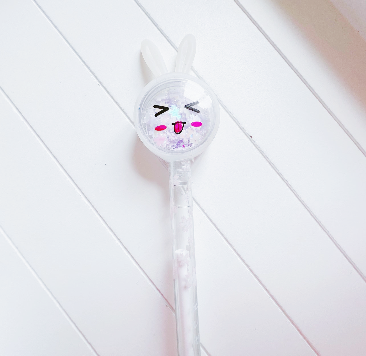 Bunny shimmering flakes pen