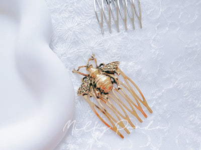 Bumble bee hair fork