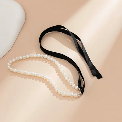 Faux pearl velvet necklace 