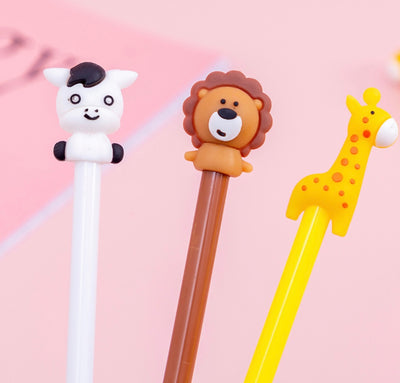 Animal giraffe fox otter pen