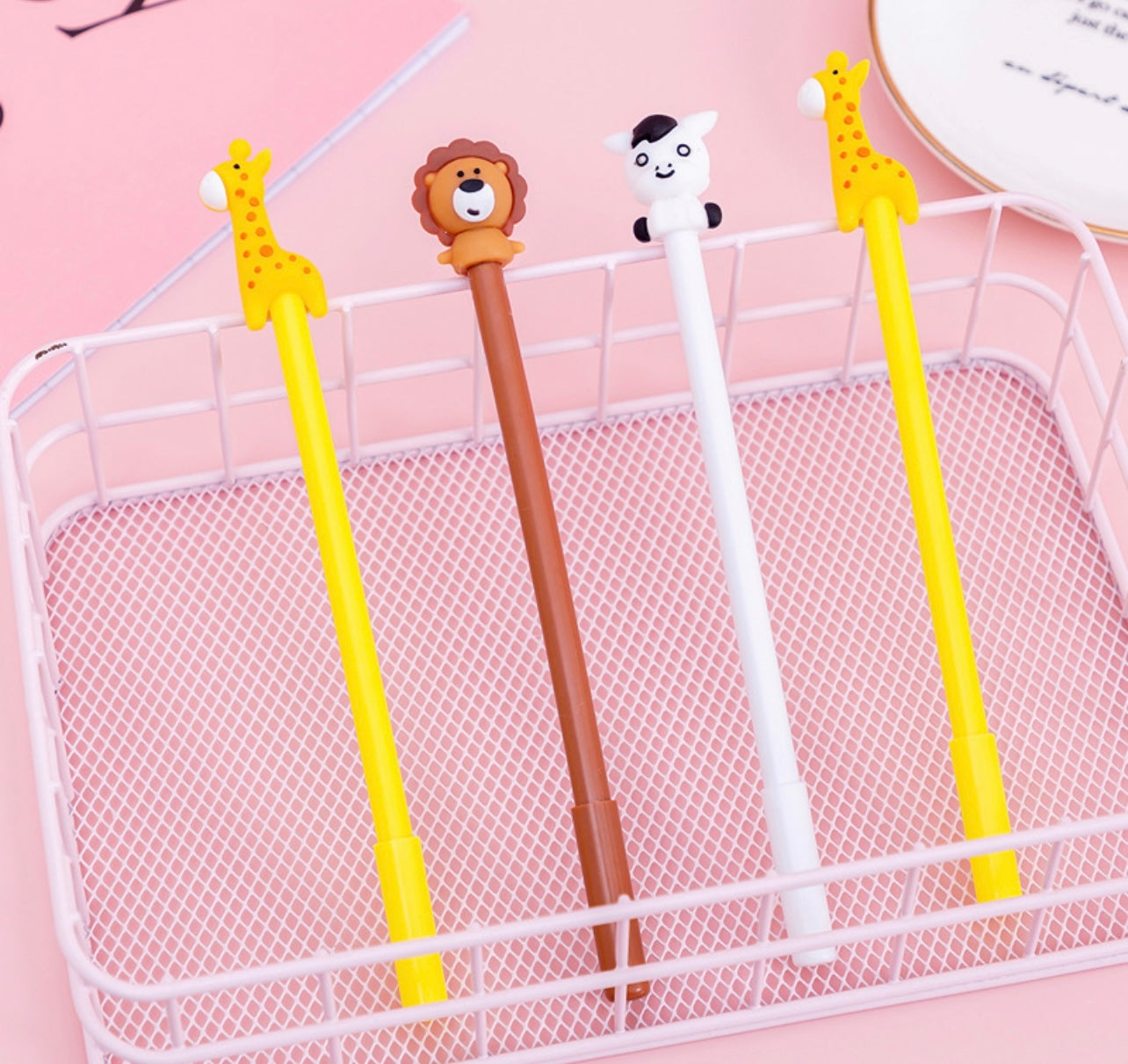 Animal giraffe fox otter pen